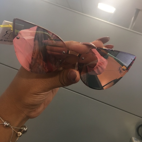 😍🙌🏽✨Robin Ruth Sunglasses 🕶 - Picture 2 of 6